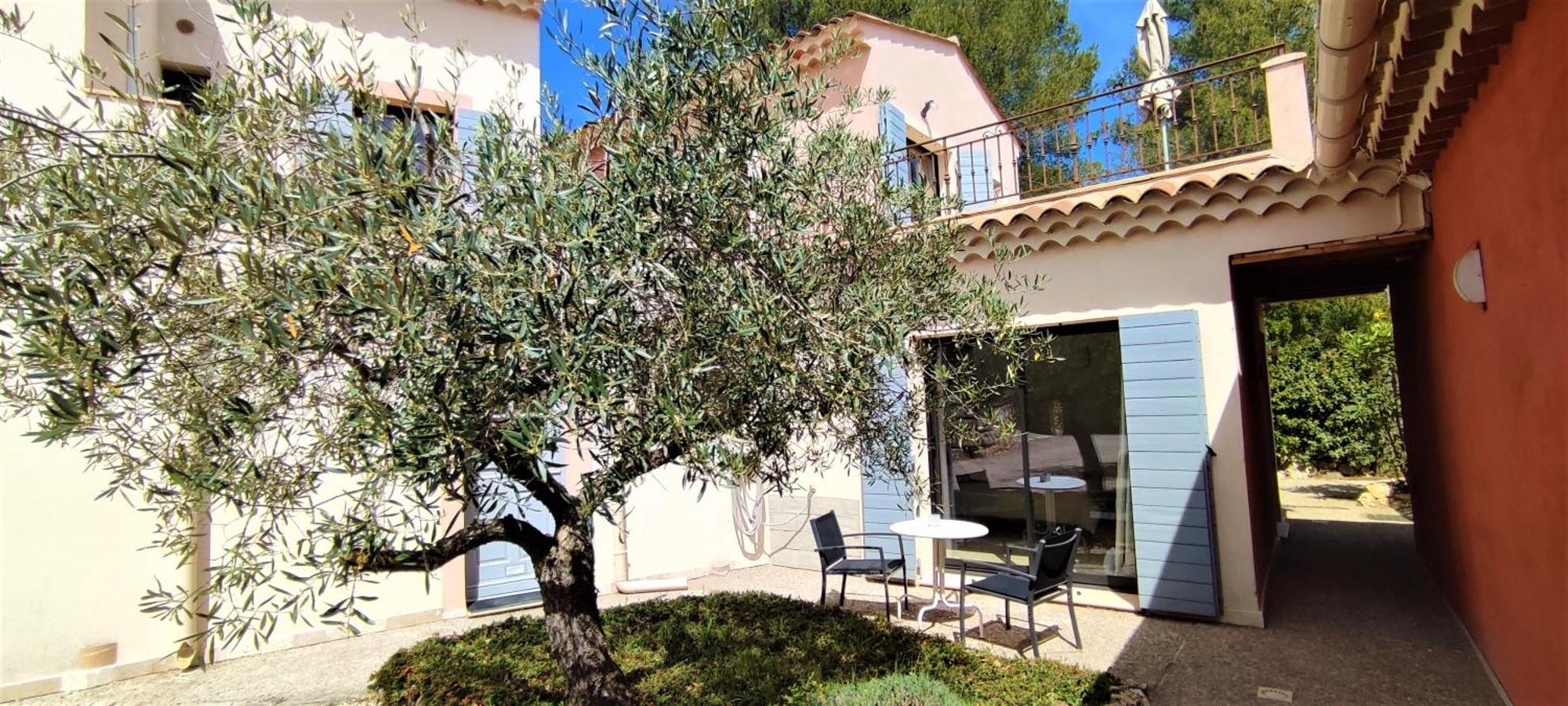 O Patio Du Mas Bed and Breakfast Callas Buitenkant foto